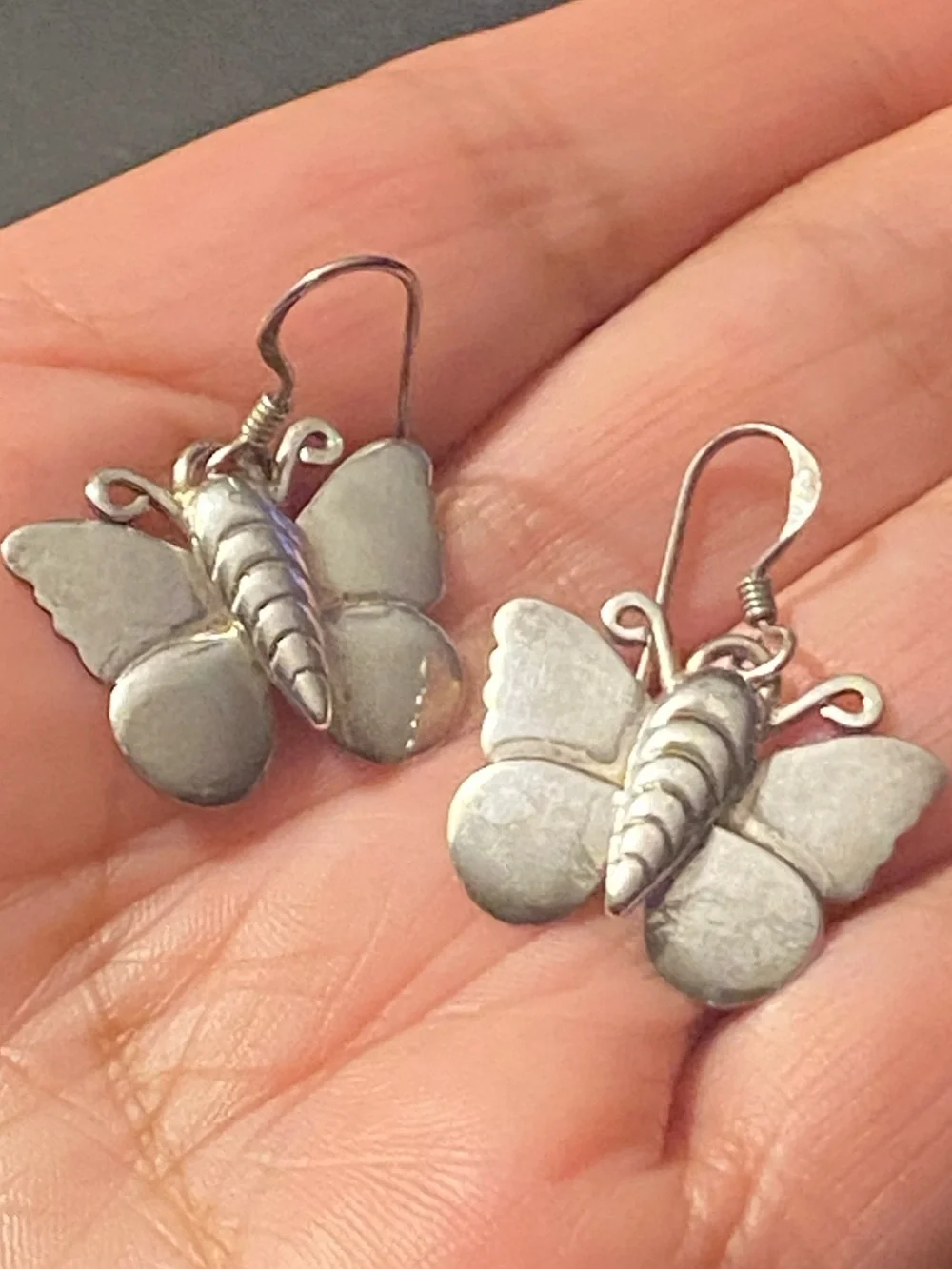 Vtg Sterling Silver Butterfly Hook Earrings Prominent Ribbed Body Smooth Wings